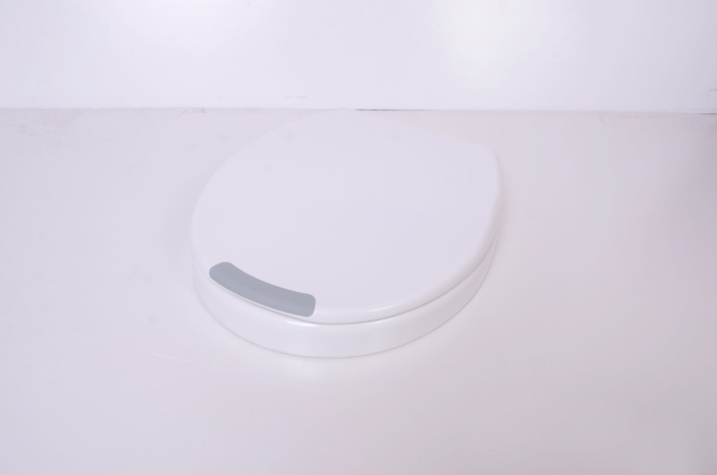 UF TOILET SEAT WITH ADJUSTABLE HEIGHT