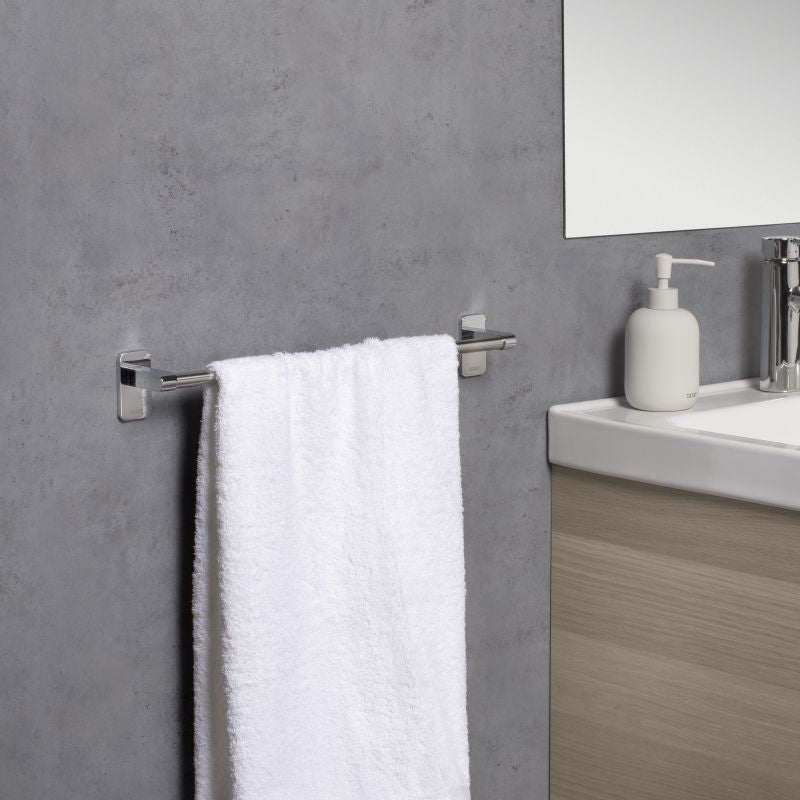 SLIM MEDIUM-SIZED TOWEL RAIL 45CM